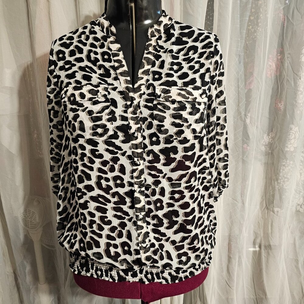#196 Torrid size 1 camouflage animal print button down blouse with ¾ sleeves